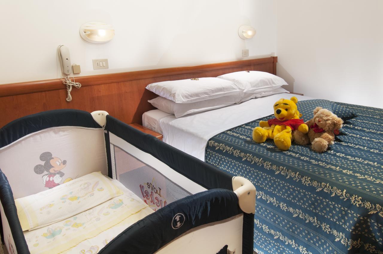 Hotel Caesar Cattolica Esterno foto