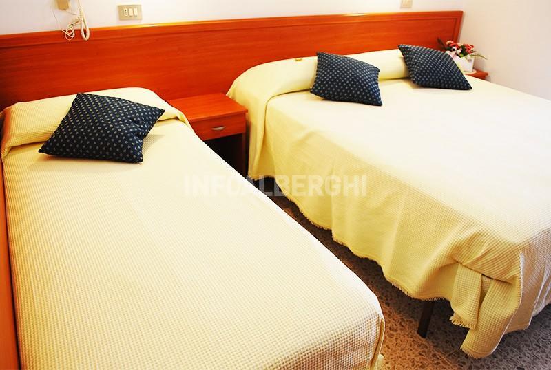 Hotel Caesar Cattolica Esterno foto