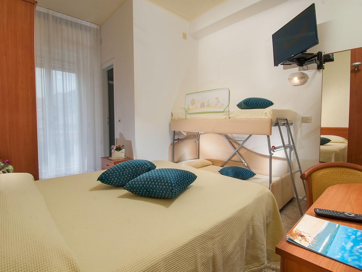 Hotel Caesar Cattolica Esterno foto