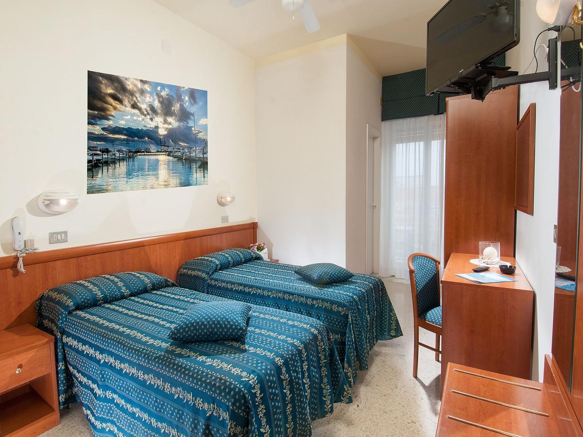Hotel Caesar Cattolica Esterno foto