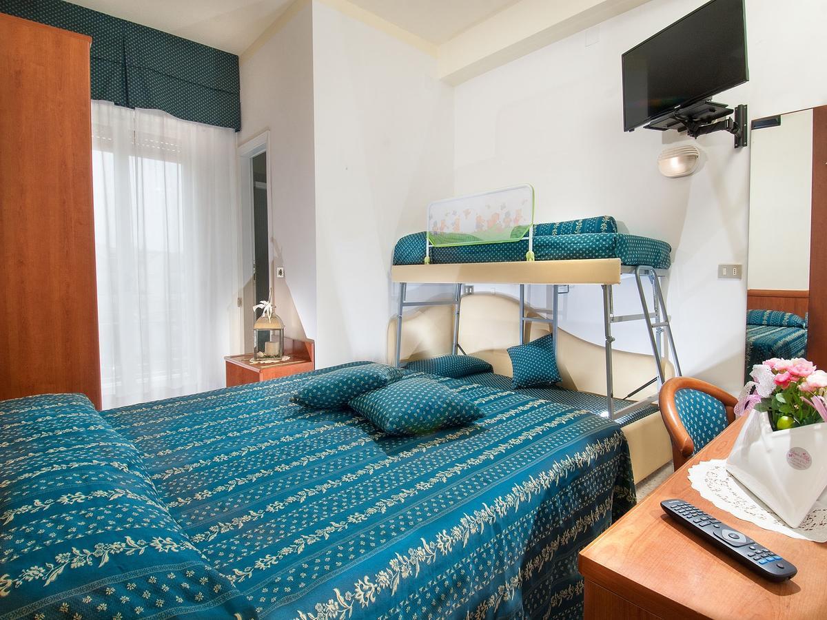 Hotel Caesar Cattolica Esterno foto